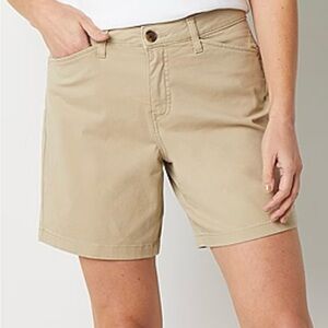 👗St. John’s Bay 7 in khaki shorts ( part of 3 for $25 promo)